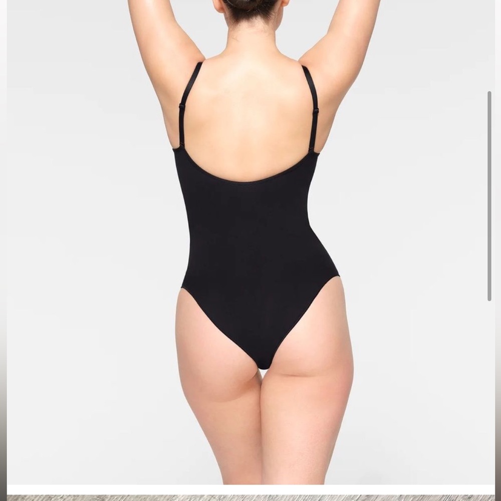 SKIMS Black Adjustable Straps Sculpting Seamless Thong Bodysuit Size S-M - NWOB - Picture 3 of 9